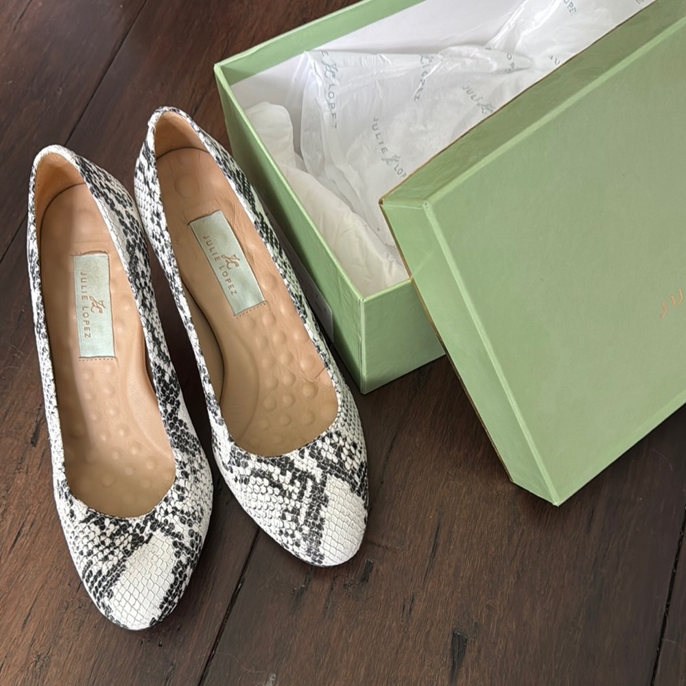 Women's Snakeskin heels- Black and White